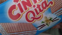 So sweet! Manisnya merek wafer ini sepertinya semanis lapisan krim yang ada di antara tumpukannya. Wafer Cinta Qita ini tetapi sepertinya tak cocok untuk kaum jomblo. Foto: 1cak.com