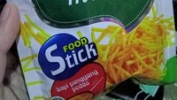 Jika dibaca, jajanan stik kemasan ini terlihat seperti meledek. Ha-ha mieskin, tampaknya banyak orang yang bisa terpancing emosi saat membaca kemasannya. Foto: 1cak.com
