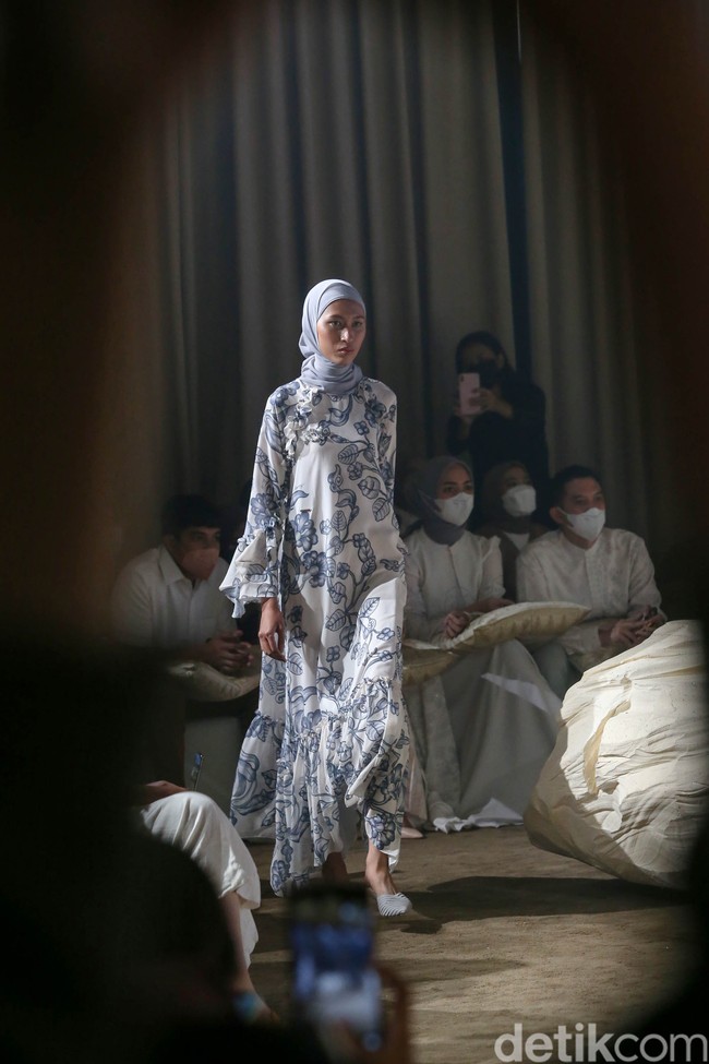 Kemarin kita dapat tawaran di Dubai Expo, terus mau nggak mau temanya jadi Middle East. Akhirnya kita mengkawinkan antara Middle East dan Palembang. Begitu tahu historynya bagaimana ternyata Palembang termasuk jalur sutra perdagangan zaman dulu, jadi banyak akulturasi budaya. Itu yang kita gali lebih dalam, tuturnya. Foto: Grandyos Zafna/Detikcom