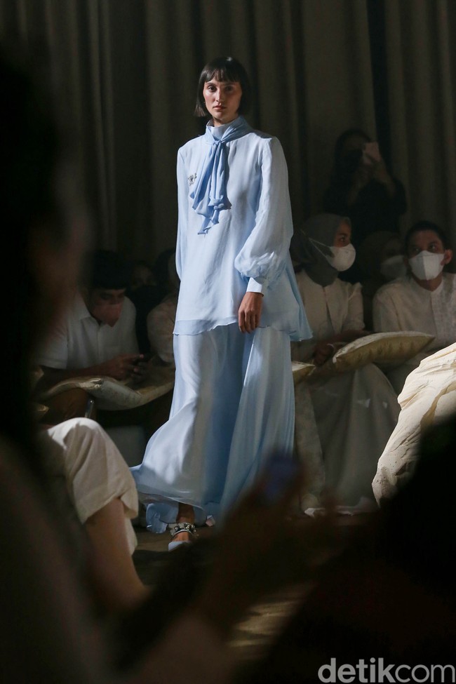 Koleksi Mashrabiya Wearing Klamby terdiri dari scarf, dress, tunik dan plisket. Foto: Grandyos Zafna/Detikcom