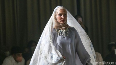 8 Koleksi Lebaran 2022 Wearing Klamby, Sentuhan Budaya Dubai dan Sriwijaya