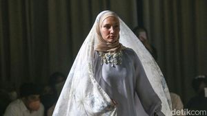8 Koleksi Lebaran 2022 Wearing Klamby, Sentuhan Budaya Dubai dan Sriwijaya