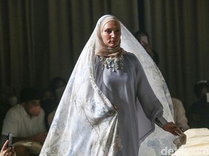 8 Koleksi Lebaran 2022 Wearing Klamby, Sentuhan Budaya Dubai dan Sriwijaya