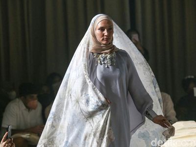 8 Koleksi Lebaran 2022 Wearing Klamby, Sentuhan Budaya Dubai dan Sriwijaya