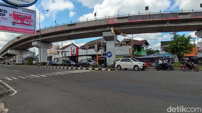Flyover Janti ditutup saat malam hari karena ada pekerjaan jalan, 4-9 April 2022.