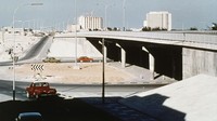 Sejumlah kendaraan terlihat melintasi flyover yang berada di kawasan Qatar pada tahun 1979. (AP Photo).  