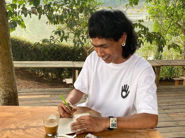 Ari Lesmana, Musisi yang Hobi Bikin Lagu Sambil Minum Kopi