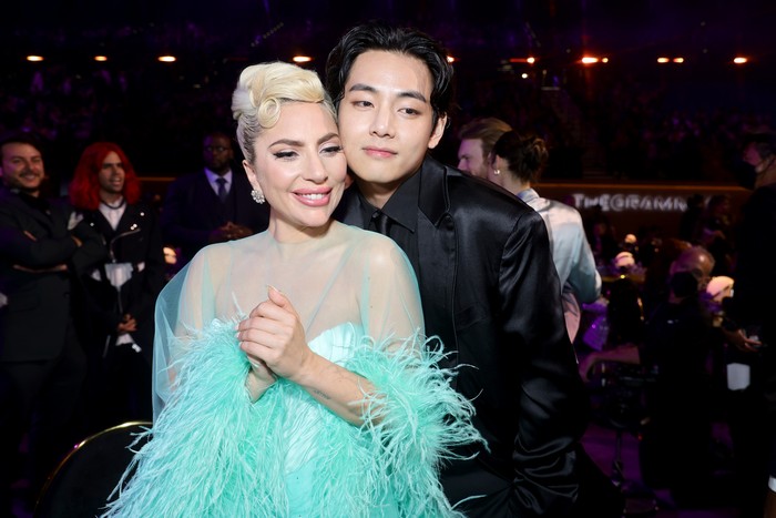 Grammy LAS VEGAS, NEVADA - APRIL 03: (L-R) Olivia Rodrigo and V of BTS pose during the 64th Annual GRAMMY Awards at MGM Grand Garden Arena on April 03, 2022 in Las Vegas, Nevada. (Photo by Kevin Mazur/Getty Images for The Recording Academy)