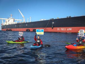 Deretan Aksi Kontroversial Greenpeace, Terbaru Hadang Kapal Logo Pertamina