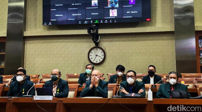 Ikatan Dokter Indonesia dan Komisi IX DPR RI menggelar di kompleks parlemen hari ini. Rapat dengar pendapat itu membahas agenda penjelasan tentang tugas pokok dan fungsi (tupoksi) IDI sebagai organisasi profesi kedokteran di Indonesia.