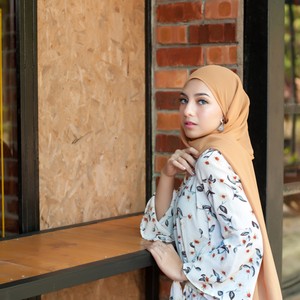 Cantik dan Elegan, Inspirasi Dress Kekinian buat Acara Bukber