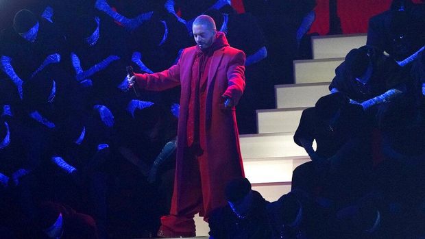 J Balvin performs a medley at the 64th Annual Grammy Awards on Sunday, April 3, 2022, in Las Vegas. (AP Photo/Chris Pizzello)
