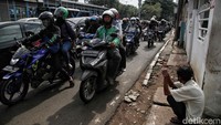 Kepala Dinas Perhubungan DKI Jakarta Syafrin Liputo mengatakan berubahnya jam masuk dan pulang kantor para pekerja di kawasan ibu kota disebut menjadi penyebab kemacetan tersebut.