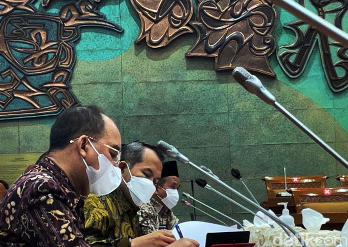 Komisi X DPR RI gelar rapat dengan sejumlah kepala daerah. Rapat tersebut membahas evaluasi hasil seleksi PPPK Guru dan kajian/skema penyelesaian formasi GTK PPPK.