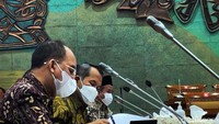 Oleh karena itu, Komisi X DPR RI mendesak untuk melakukan langkah-langkah strategis dan akselerasi terhadap sisa permasalahan program PPPK tahun 2022.