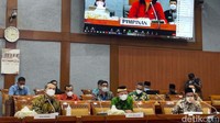 Bupati Wonogiri Joko Sutopo bersama Sekda Sanggau Kukuh Triyatmaka, Walikota Kupang Jefirstson R. Riwu Kore, Bupati Lampung Timur M Dawam Rahardjo dan Wakil Bupati Pasuruan Abdul Mujib Imron, mengikuti Rapat Dengar Pendapat (RDP) dengan Panja Formasi GTK-PPPK 2022 Komisi X DPR RI di Kompleks Senayan, Jakarta, Senin (04/04/2022).
