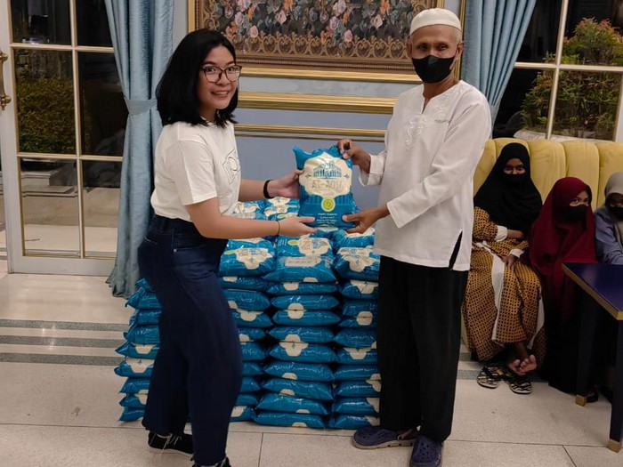 komunitas mobil mewah baksos ramadan