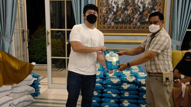 komunitas mobil mewah baksos ramadan