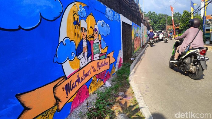 Mural Ramadan Bergambar Ipin Upin Hiasi Jalan di Tangerang Mural bertema Ramadan menghiasi kawasan Pasir Jaya, Kecamatan Jatiuwung, Kota Tangerang. Ada gambar Ipin-Upinnya juga lhoo...