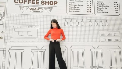 Pose Imut Nada Tarina Putri, Anak Angkat Deddy Corbuzier saat di Kafe Instagenik