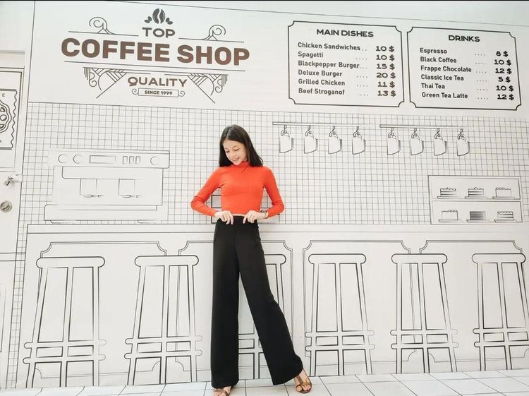 Pose Imut Nada Tarina Putri, Anak Angkat Deddy Corbuzier saat di Kafe Instagenik