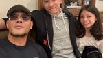 Pose Imut Nada Tarina Putri, Anak Angkat Deddy Corbuzier saat di Kafe Instagenik