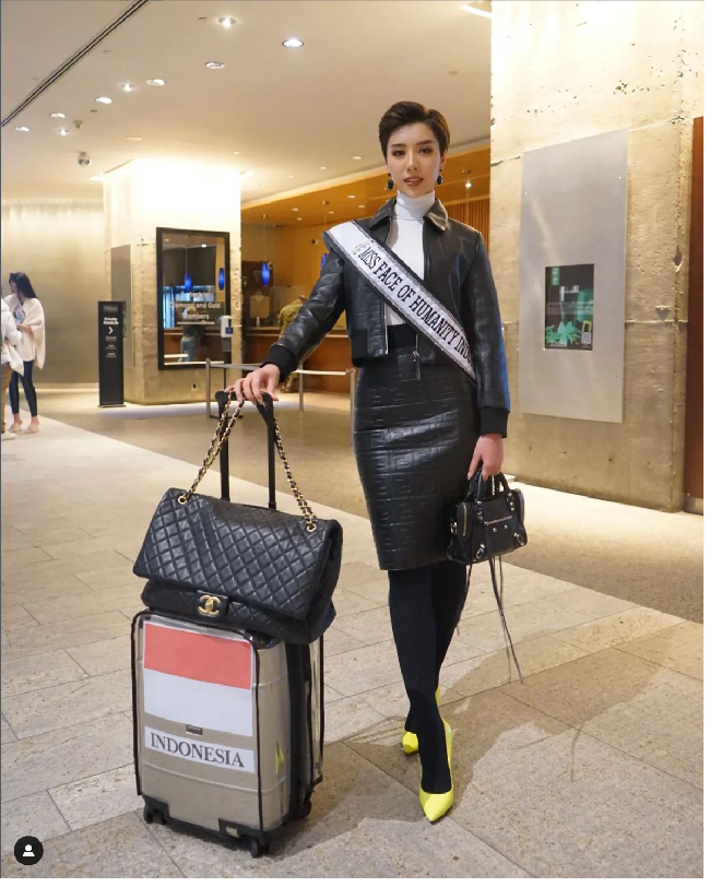 Nadia Tjoa berangkat ke Toronto, Kanada pada 22 Maret 2022 untuk mengikuti Miss Face of Humanity 2022. Nadia ditunjuk langsung oleh Ivan Gunawan untuk mengikuti Miss Face of Humanity 2022 . Foto: Instagram