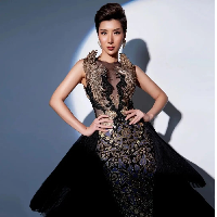 Nadia Tjoa kembali mengenakan busana rancangan Ivan Gunawan pada malam final Miss Face of Humanity 2022 yang berlangsung Sabtu (2/4/2022) malam di Kanada atau Minggu (3/4/2022) pagi di Indonesia. Foto: Dok. Instagram Ivan Gunawan, Yayasan Dunia Mega Bintang