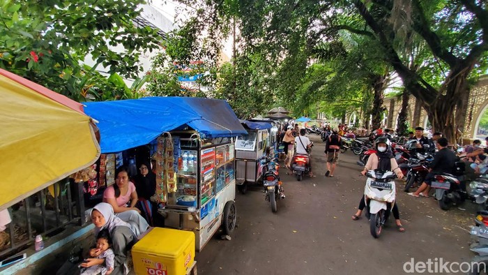Ngabuburit di Alun-alun Palabuhanratu
