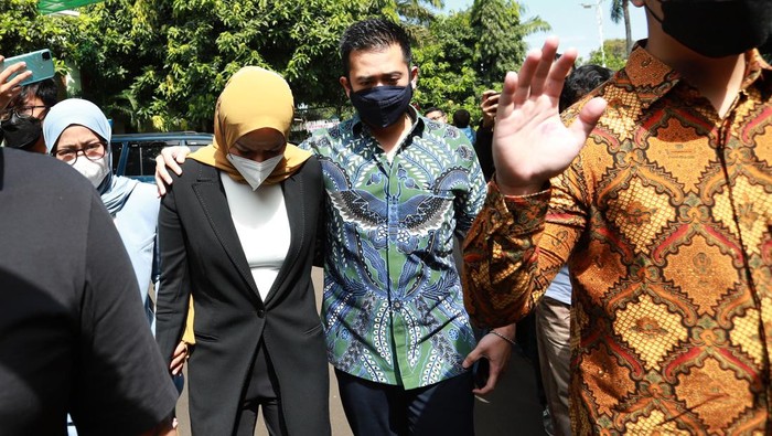 Olla Ramlan dan Aufar Hutapea Olla Ramlan dan Aufar Hutapea hadir di sidang perdana cerai.