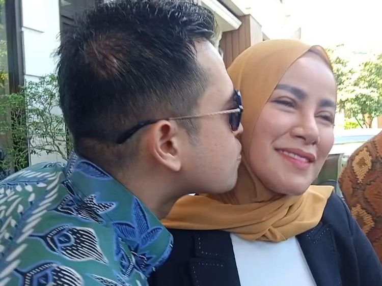 Muach! Ciuman Mesra Aufar untuk Olla Ramlan di Sidang Cerai