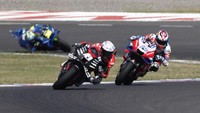 Saat balapan tersisa lima lap, Aleix berhasil menyalip dan mengunci posisi terdepan hingga akhir balapan. REUTERS/Agustin Marcarian