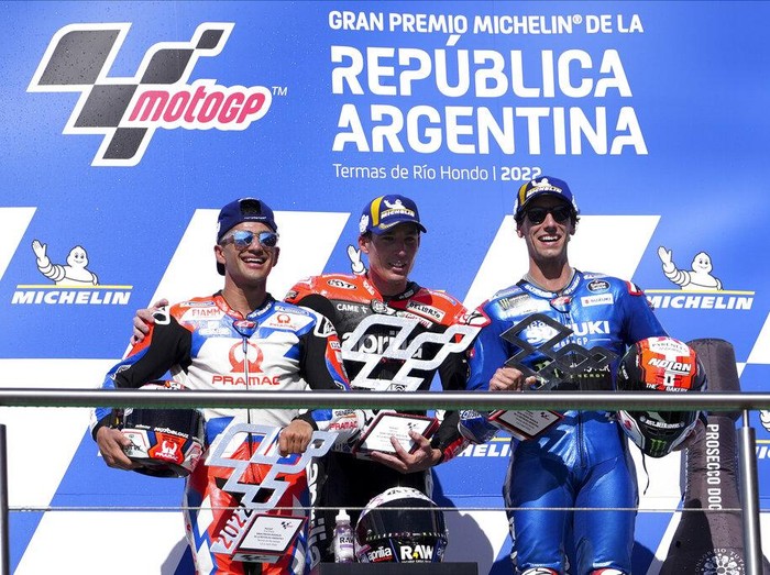 Spanish riders Jorge Martin of Pramac Racing, right, and Aleix Espargaro of Aprilia Racing compete during the Moto GP race at the circuit in Termas de Rio Hondo, Argentina, Sunday, April 3, 2022. (AP Photo/Nicolas Aguilera)