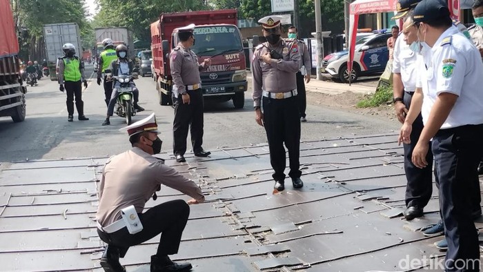 Perbaikan jembatan di Pasuruan