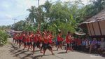 Saat Bule-bule Peserta West Sumatra Rally Yacht 2022 Berkunjung ke Nias