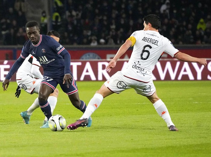 PSG's Neymar scores his side's opening goal during the French League One soccer match between Paris Saint Germain and FC Lorient at Parc des Princes stadium in Paris, Sunday, April 3, 2022. (AP Photo/Michel Euler)