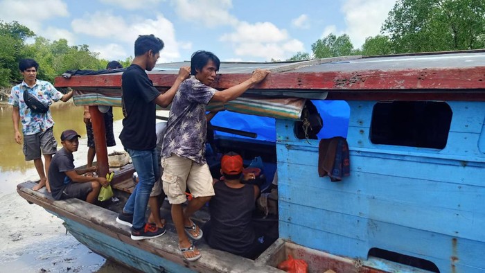 PMI ilegal saat diamankan petugas. (Dok. Istimewa)