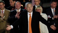Dilansir dari CNN, Senin (4/4/2022), Partai Fidesz yang dipimpin Orban memimpin dengan 71 persen suara yang telah dihitung. Hasil tersebut disampaikan dewan pemilihan nasional Hungaria pada Minggu (3/4) malam. REUTERS/BERNADETT SZABO. 