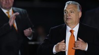 Pemimpin Hungaria yang juga sekutu lama Rusia, Viktor Orban, mendeklarasikan kemenangan dalam pemilihan parlemen di negara itu, Minggu (3/4/2022) waktu setempat. Diketahui, ini merupakan masa jabatan keempat Orban secara berturut-turut. AP Photo/Petr David Josek.
