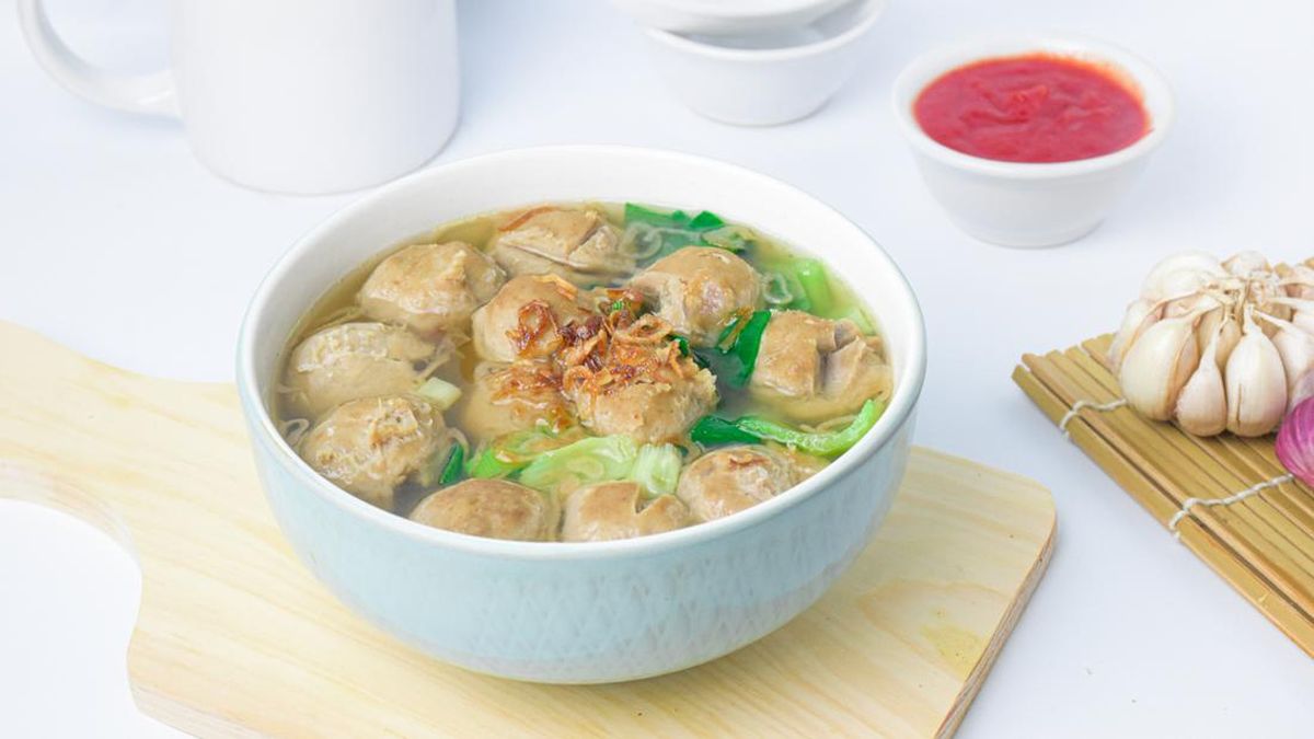 Semangkuk Bakso Kuah Hangat dengan Kaldu Gurih dan Bakso Kenyal