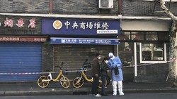 Lockdown di  Shanghai, masih berlangsung. Kasus terus bertambah. Jumlah tenaga kesehatan (nakes) dilipatgandakan dengan menambah ribuan nakes dari provinsi lain