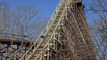 Potret Roller Coaster Kayu Terpanjang di Dunia, Ngeri atau Keren?