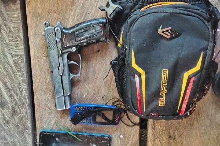 Satgas Operasi Damai Cartenz menembak mati anggota teroris KKB bernama Ali Teu Kogoya (35), di Ilaga, Kabupaten Puncak, Papua. Sejumlah barang bukti disita (ANTARA/Dokumen Pribadi)