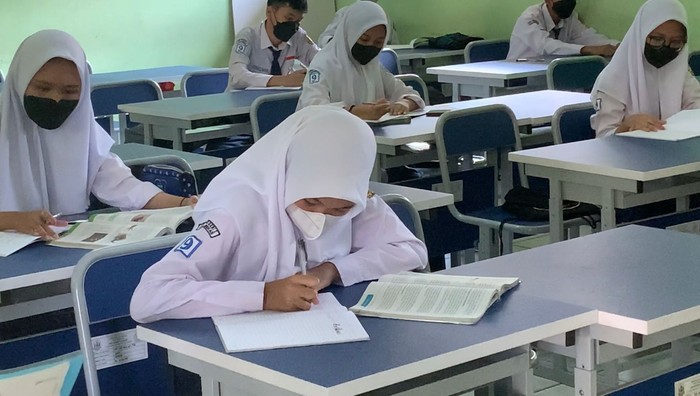 Sekolah di Bekasi Mulai Lakukan PTM 100 Persen (Fakhri -detikcom)