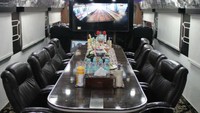 Fasilitas lainnya di dalam Kereta Api Wisata yaitu terdapat fasilitas karaoke, wifi, nonton film/youtube, meeting room, mini bar, mushola dan area tempat duduk yang nampak nyaman.  