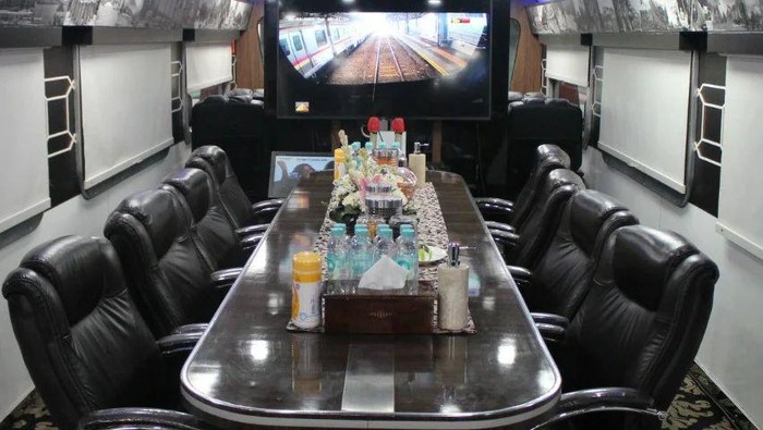 PT Kereta Api Indonesia (Persero) menyediakan kereta api dengan fasilitas mewah ala sultan. KA Wisata ini bisa disewa oleh masyarakat luas.