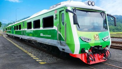Sensasi Naik Kereta Sultan yang Tarifnya Jutaan
