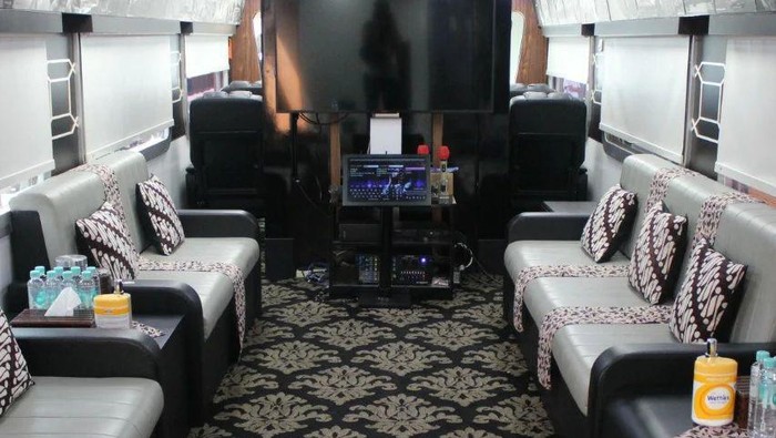 PT Kereta Api Indonesia (Persero) menyediakan kereta api dengan fasilitas mewah ala sultan. KA Wisata ini bisa disewa oleh masyarakat luas.