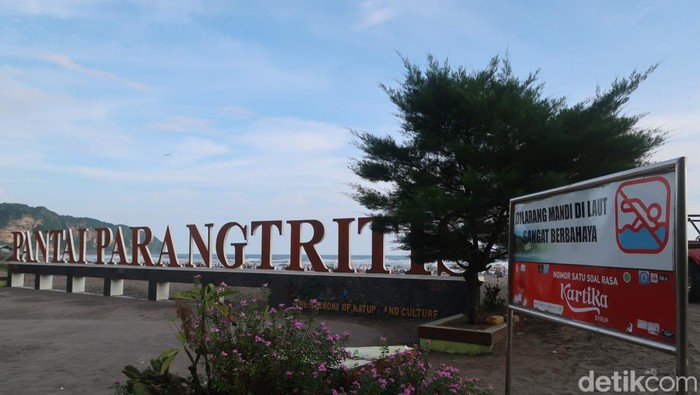 Suasana di Pantai Parangtritis, Bantul, DIY, Jumat (1/4/2022).