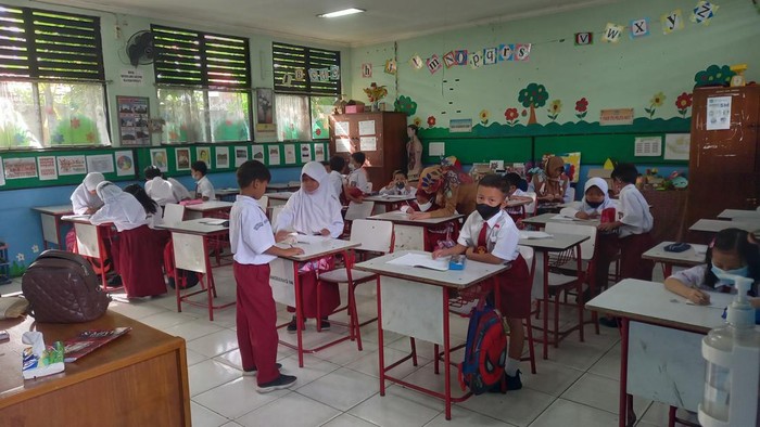 Suasana PTM 100% di SDN Tangerang 14 hari ini (Khairul/detikcom)